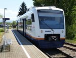 SWEG-Triebwagen wartet im Bahnhof Riegel-Malterdingen auf die Abfahrt nach Breisach, Mai 2016