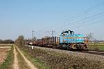 Am Nachmittag des 02.04.2020 fuhr SWEG V102 (575 002-7) mit ihrem Übergabezug (Freiburg (Brsg) Rbf - Neuenburg (Baden)) südlich von Buggingen über die Rheintalbahn in Richtung Müllheim (Baden), wo sie dann auf die KBS 703 zum Ziel abbiegen wird.