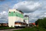 Am 02.05.08 verlsst der 1962 gebaute Schienenbus MAN VT 26 der SWEG den Bahnhof Hffenhardt als SWE 70774 nach Neckarbischofsheim Nord.