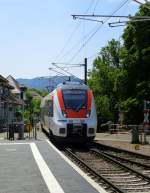 die Mnstertalbahn bei der Einfahrt in den Bahnhof Staufen, Juni 2014