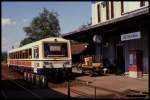 Bahnhof Meckesheim am 18.8.1989: SWEG VT 122 am Hausbahnsteig.