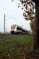 SWE 72517 mit ET 151 beim Staufener Alemannenbad an einem nebligen November-Morgen (14.11.2014)