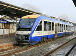 Quedlinburg am 22. Januar 2017, auf Gleis 1 steht VT 807  als HEX 11 nach Thale.