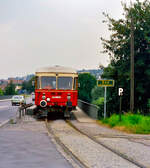 Hier überquert ein Schienenbus der Vaihinger Stadtbahn die Enz bei Enzweihingen. Dort sind übrigens noch Schienen vorhanden.
Datum: 06.09.1984