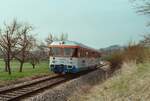 Der Esslinger VT 405 war bei der WEG und auch bei Sonderfahrten auf verschiedenen Nebenbahnen sozusagen im Dauereinsatz, vor allem wurde er auf der Tälesbahn der WEG gefahren, wie hier 1983.