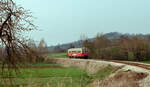 VT 403 aus der ersten Serie der Esslinger Schienenbusse auf der Tälesbahn der WEG 1983