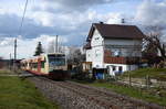 Bei Dürrwangen am Bü 47,6 an der KBS 766 sind VT 46 und 47 als HzL 86259 unterwegs nach Albstadt-Ebingen. Aufgenommen am 31. März 2018.