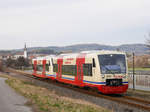 Mitte Februar waren zwei der insgesamt vier Triebwagen des HzL-,,Seehäsle“ mit einer regulären Leistung nach Radolfzell unterwegs, hier kurze Zeit nach Verlassen des Bahnhofs Wahlwies.