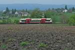 Bei Radolfzell befindet sich am 07.05.2022 ein  seehäsle  als HzL RB32 / 74422 auf der Fahrt von Stockach nach Radolfzell