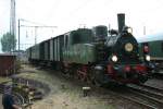 Lok 11 der Hohenzollerschen Landesbahn mit restaurierter historischer Zuggarnitur am 04.06.2011 auf Pendelfahrt nach Darmstadt Hbf im Bf.