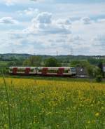 Eine Doppeleinheit von HZL Triebwagen ist am 16.5.14 als Zug 88334 auf der Zollernalbbahn (KBS 766) unterwegs.