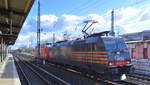 HSL Lokzug mit 185 601-2 mit 145 092-3 am Haken am 05.02.18 Berlin-Köpenick.