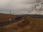 Bei eher trüben Frühlingswetter fuhr der DGS 69560 von Hof nach Hamburg mit der 151 145 der HSL. Aufgenommen bei Christgrün/Pöhl am 14.03.2018