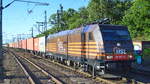 HSL  185 601-2  [NVR-Number: 91 80 6185 601-2 D-BRLL] mit Containerzug am 30.06.18 Bf. Hamburg-Harburg.