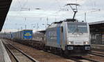 HSL Logistik GmbH mit der Rpool  186 436-2  [NVR-Number: 91 80 6186 436-2 D-Rpool] Werbelogo:  KEEPS ON ROLLING  mir KLV-Zug (LKW WALTER Trailer) am 28.01.19 Bf. Fkughafen Berlin-Schönefeld.