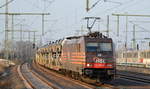 HSL Logistik GmbH mit  185 601-2  [NVR-Number: 91 80 6185 601-2 D-BRLL] und PKW-Transportzug am 21.03.19 Magdeburg Hbf.