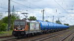 HSL Logistik GmbH, Hamburg [D] mit  187 537  [NVR-Nummer: 91 80 6187 537-6 D-HSL] und diesem optisch sehr schönen fast durchgehend blauen Kesselwagenzug der CD Cargo (Dieselkraftstoff) am 12.05.20 Bf. Saarmund.