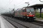 HSL 185 600-4 mit einem Kesselwagenzug bei Deitingen am 5. Mai 2022.
Foto: Walter Ruetsch