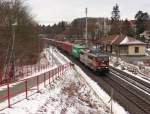 Aufgrund eines Haltes konnte ich die 151 017-1 (HSL) am 25.01.16 in Jößnitz mit dem Container von Hof nach Hamburg nochmal erlegen.