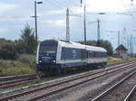 Die IntEgro 223 152,mit dem Steuerwagen Bnrdzf 50 80 80 135 128-3,als planmäßiger RE Lauterbach Mole-Bergen/Rügen,am 18.September 2017,bei der Einfahrt in Bergen/Rügen.