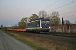 IntEgro 155 048-6 mit neuen Wascosa Containerwagen in Rodenbach am 28.03.20