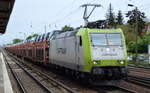 Captrain/ITL  185 543-6 mit Nutzfahrzeug-Transportzug mit fabrikneuen VW Caddy aus polnischer Oroduktion am 02.05.18 Berlin-Hirschgarten.