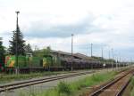 Die beiden ITL-Loks 293.01 und 293.02 (ex V100 DR) vor einem langen Gterzug in Kamenz, 30.05.2007
