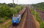 185 - CL 004 der ITL schleppte am 24.06.18 einen Kesselwagenzug, welchen sie in Bitterfeld übernommen hatte, durch Holzweißig Richtung Halle(S).