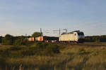 ITL 185 579-0 zieht einen Containerzug in Richtung Hagenower Land.