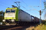 Captrain/ITL - Eisenbahngesellschaft mbH mit   185 541-0  [NVR-Number: 91 80 6185 541-0 D-ITL] und Containerzug Richtung Frankfurt/Oder am 24.10.18 Berlin-Wuhlheide.