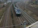 Der Blue-Tiger 250 006 der ITL durchfhrt am 10.04.08 mit einem Gterzug in krze den Bahnhof Bitterfeld.