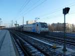 185 677 ITL-Railpool fhrt mit einem KIA Autozug von Bad Schandau am Dresdner HBF vorbei.