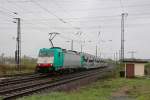 Mit einem Skoda-Zug am Haken beschleunigt E 186 128 der ITL am 27.04.13 aus Rderau in Richtung Falkenberg heraus.