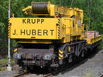 Ein Kranwagen Krupp Ardelt 168 32t (97 82 45 504 17-7) der Gleisbaufirma J. Hubert war Mitte Mai 2017 in Hattingen abgestellt.