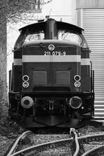 Die Diesellokomotive 211 079-9 von Joseph Hubert Bauunternehmung war Mitte April 2023 auf dem Gelände der Firma Reuschling in Hattingen abgestellt.