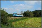 VT 408 der KML rollt am 17.09.2014 als RB 34786 durch das Wippertal bei Friesdorf.