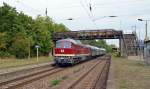 132 158 zog am 08.09.13 den Plagwitzer Sonderzug zum Weinfest nach Freyburg durch Schkopau Richtung Grokorbetha. 