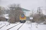 LOCON401 (92 80 1264 005-0 D-DKW) am 09.02.2013 um den ersten Leerteil des Tchibo-Containerzuges aus dem Anschlussgleis von Max-Bgl zu bernehmen.