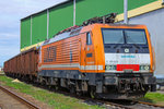 LOCON 501 steht mit „Bügel ab“ und Tamns-Wagen im Anschluss Seehafen Stralsund. - 19.09.2016
