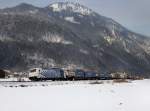 Die 185 661 mit einem KLV-Zug am 04.02.2012 unterwegs bei Niederaudorf.