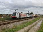 Die 186 284 und die 139 177 mit einem KLV-Zug am 13.10.2012 unterwegs bei Ostermnchen.