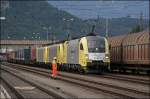 Lokomotionpower in Kufstein: ES64U2-037, E189 926RT und E189 912RT rollen mit einem Kombizug in Kufstein ein.