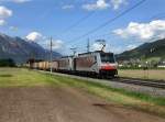 Die 186 285 und die 186 284 mit einem KLV-Zug am 19.05.2012 unterwegs bei Schwaz.