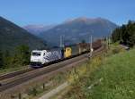 Die 185 662 und die ES 64 F4-001 mit einem Gterzug am 08.09.2012 unterwegs bei Penk.