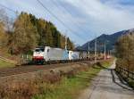 Die 186 105 und die 189 917 mit einem KLV-Zug am 03.11.2012 unterwegs bei Terfens.