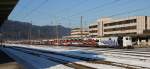 Bei schönstem Winterwetter ist 139 555-7 LM mit einem Autozug nach Italien unterwegs. Hier bei der Ankunft am 17.2.2015 in Kufstein. Es findet ein Lokwechsel statt und die 185 663-2 von LM übernimmt den Zug, die 139 schiebt den Zug.