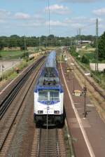 Der Bahnhof Ashausen, wie er einmal war: Die Bahnsteige sind ebenso verschwunden wie die Fußgängerbrücke, die dem Fotografen der 146 536 mit MEr 36512 (Lüneburg–Harburg) am 07.07.2010 als Standpunkt diente – dafür gibt's hier heute vier Gleise mit sechs Meter hohen Lärmschutzwänden auf beiden Seiten.