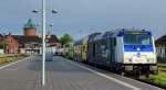 Nur einen kurzen Augenblick durchbrach die Sonne am Morgen des 19.05.2015 die Wolkendecke und beleuchtete die Metronom-246 011-1 im Bahnhof Cuxhaven