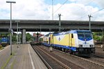 Ausfahrt am 26.05.2015 von ME 146-14 (146 514-5) mit einem Metronom (Hamburg Hbf - Uelzen) aus dem Bahnhof von Hamburg Harburg.