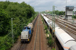 Mittelweserbahn V1801 musste sich in diesem Moment mit dem einen Kesselwagen nicht wirklich abmühen.
Rechterseits sieht man den Dormagener Güterbahnhof, welcher als Übergabebahnhof für den Chempark fungiert.
Aufnahmedatum: 29.06.2007